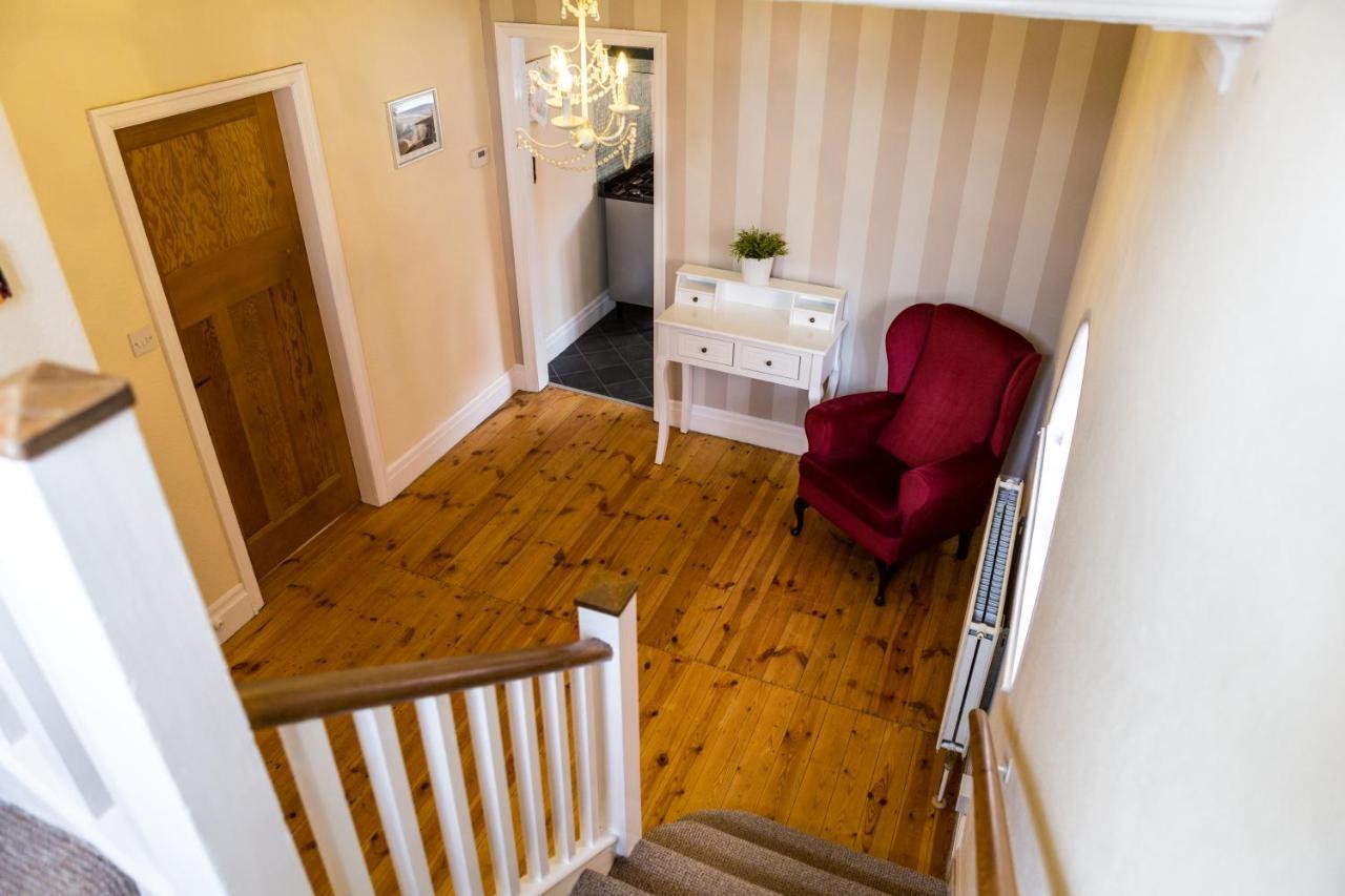 Large 5 Bed House In Scarborough Near The Beach, Large Garden & Hot Tub Esterno foto