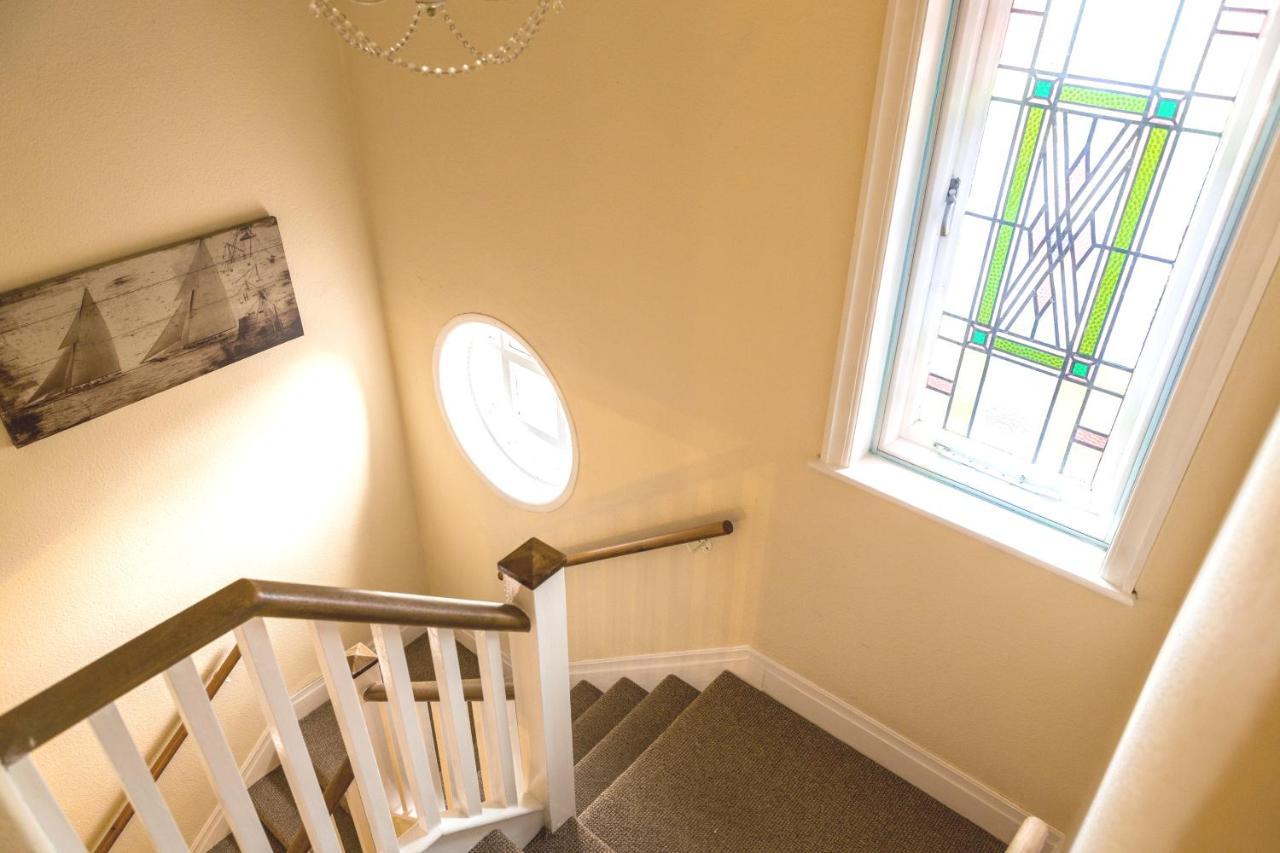 Large 5 Bed House In Scarborough Near The Beach, Large Garden & Hot Tub Esterno foto