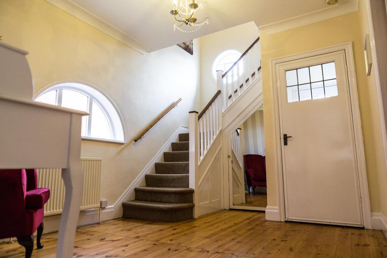 Large 5 Bed House In Scarborough Near The Beach, Large Garden & Hot Tub Esterno foto