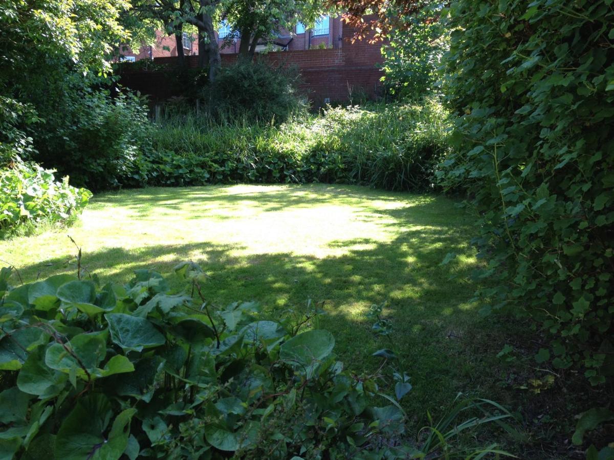 Large 5 Bed House In Scarborough Near The Beach, Large Garden & Hot Tub Esterno foto