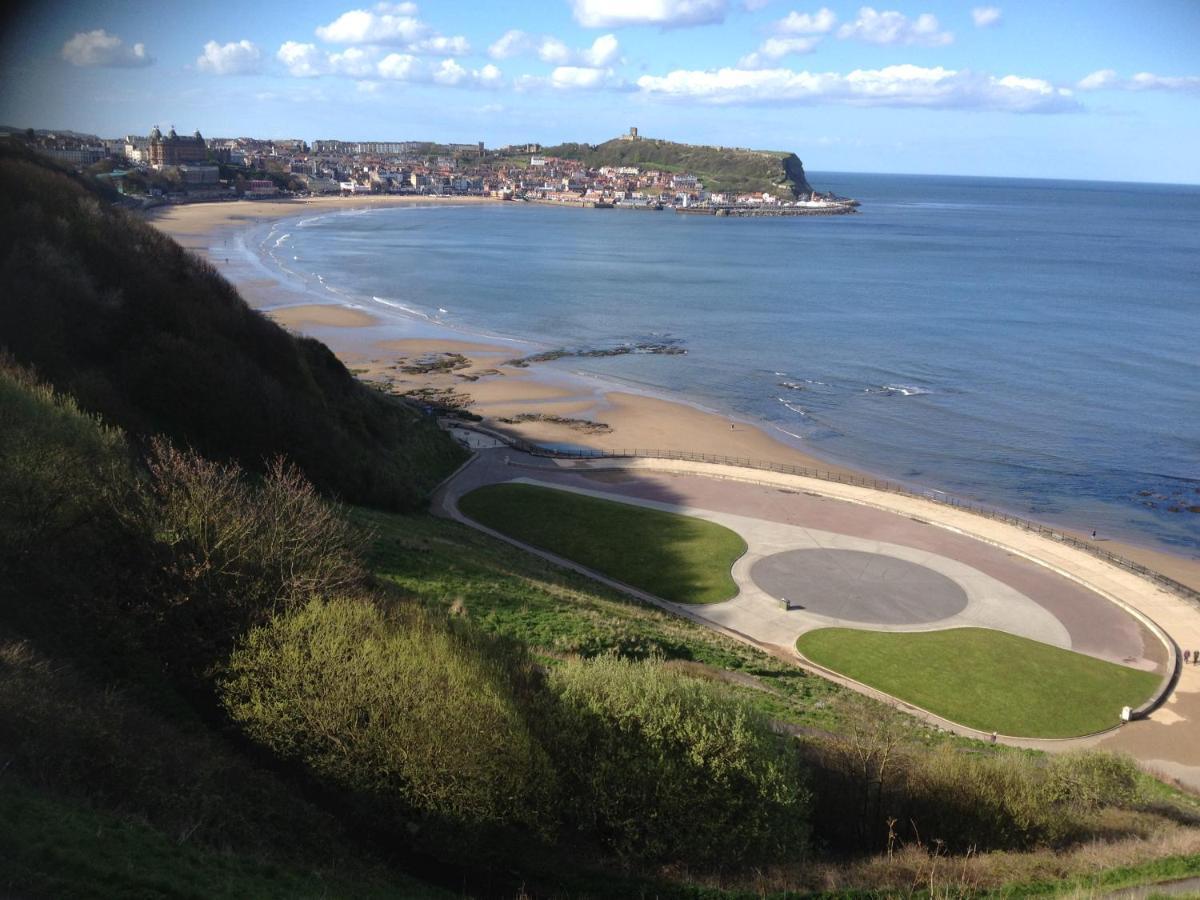 Large 5 Bed House In Scarborough Near The Beach, Large Garden & Hot Tub Esterno foto