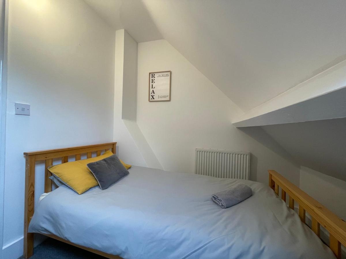 Large 5 Bed House In Scarborough Near The Beach, Large Garden & Hot Tub Esterno foto