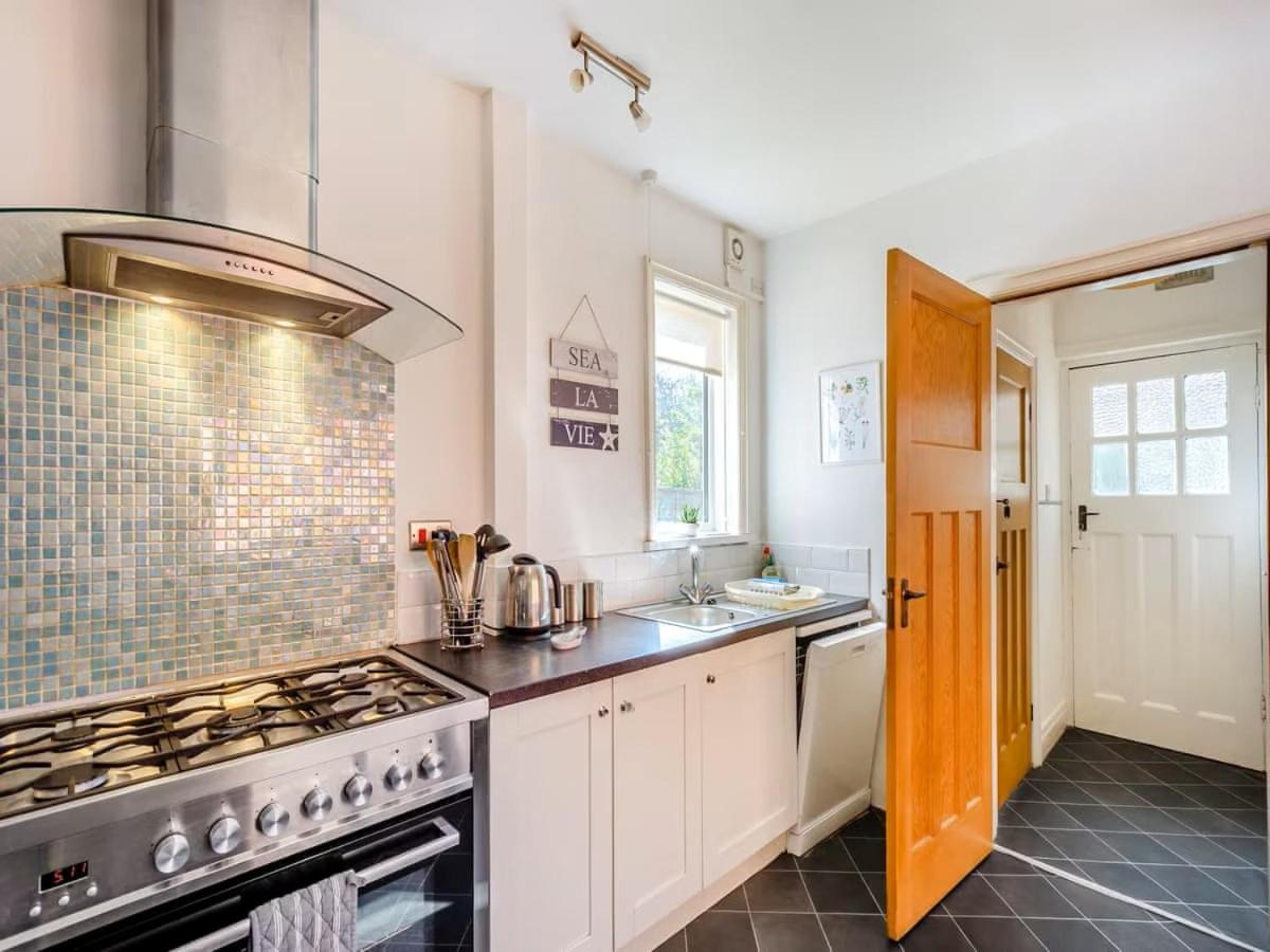 Large 5 Bed House In Scarborough Near The Beach, Large Garden & Hot Tub Esterno foto