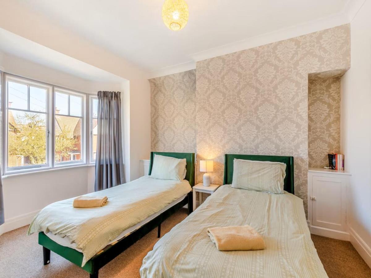Large 5 Bed House In Scarborough Near The Beach, Large Garden & Hot Tub Esterno foto