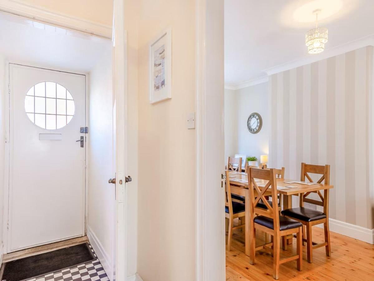 Large 5 Bed House In Scarborough Near The Beach, Large Garden & Hot Tub Esterno foto